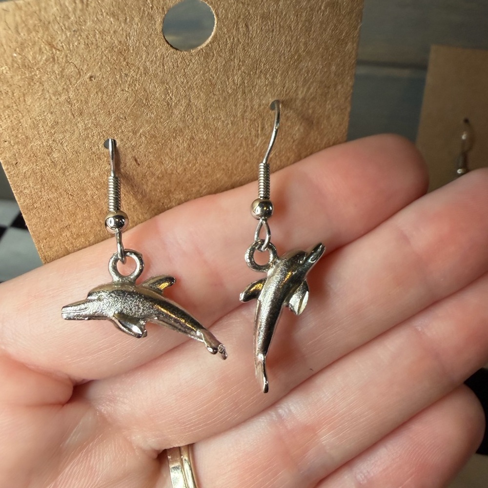 “Making Waves” Earring Set - image 4